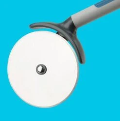 Roulette à Pizza Géante -Cuisine À La Maison 21d78feff7dc41cf8968a404eb5248d0.cropped 314 307 585 593.processed