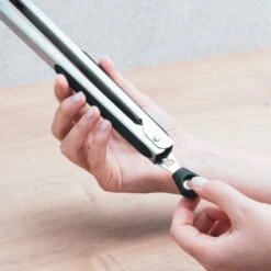 Pince De Cuisine En Penderie -Cuisine À La Maison 28cf74836984406f8ad88548be03e922