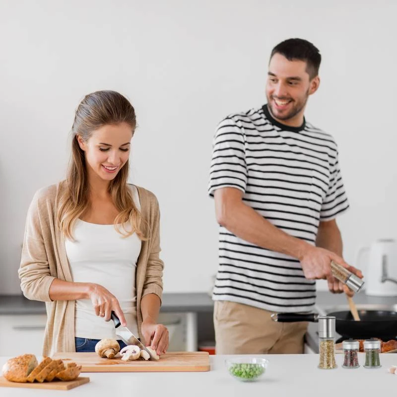 Saupoudreuses Et Moulins à épices En Lot 3 Saupoudreuses Et Moulins à épices En Lot – Image 3