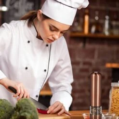 2x Moulins à Poivre électriques Bronze -Cuisine À La Maison a172295b08ea4e4fb82de1028cddfecf